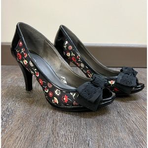 Cute peep toe pumps, sz 9